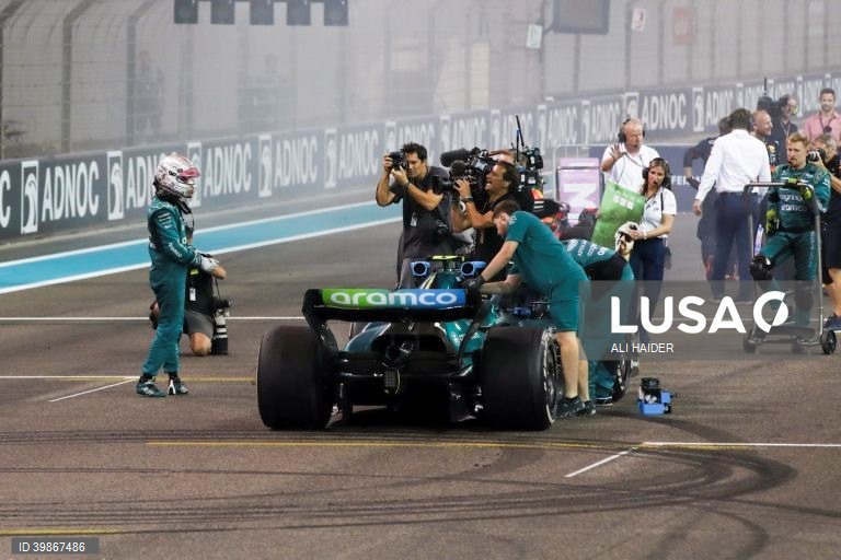 O neerlandês Max Verstappen (Red Bull) conquistou a 15.ª vitória da temporada no Grande Prémio de Abu Dhabi, enquanto o monegasco Charles Leclerc (Ferrari) segurou o segundo lugar no Mundial de Fórmula 1, após a 22.ª e última prova.