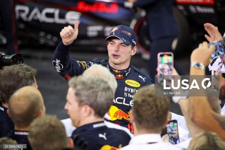 O neerlandês Max Verstappen (Red Bull) conquistou a 15.ª vitória da temporada no Grande Prémio de Abu Dhabi, enquanto o monegasco Charles Leclerc (Ferrari) segurou o segundo lugar no Mundial de Fórmula 1, após a 22.ª e última prova.