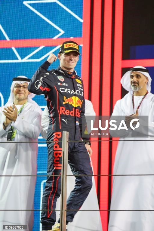 O neerlandês Max Verstappen (Red Bull) conquistou a 15.ª vitória da temporada no Grande Prémio de Abu Dhabi, enquanto o monegasco Charles Leclerc (Ferrari) segurou o segundo lugar no Mundial de Fórmula 1, após a 22.ª e última prova.