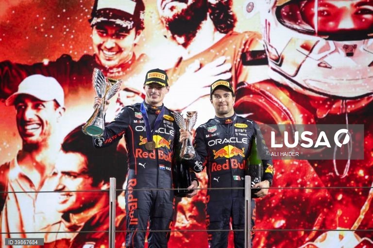O neerlandês Max Verstappen (Red Bull) conquistou a 15.ª vitória da temporada no Grande Prémio de Abu Dhabi, enquanto o monegasco Charles Leclerc (Ferrari) segurou o segundo lugar no Mundial de Fórmula 1, após a 22.ª e última prova.