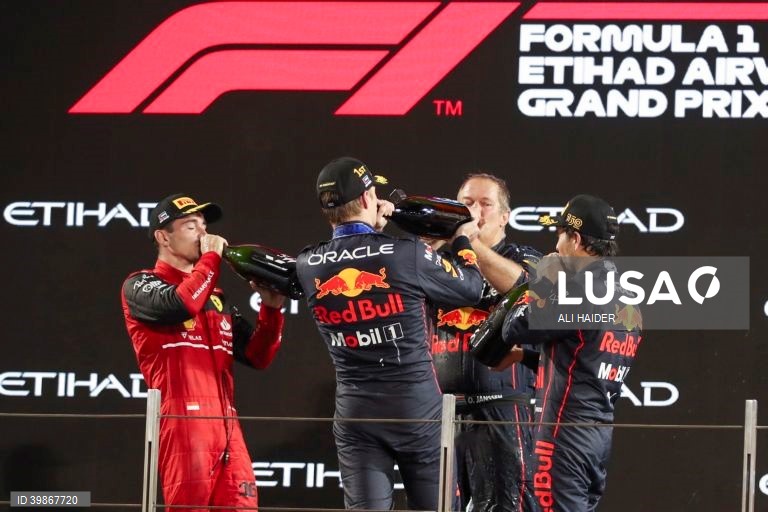 O neerlandês Max Verstappen (Red Bull) conquistou a 15.ª vitória da temporada no Grande Prémio de Abu Dhabi, enquanto o monegasco Charles Leclerc (Ferrari) segurou o segundo lugar no Mundial de Fórmula 1, após a 22.ª e última prova.