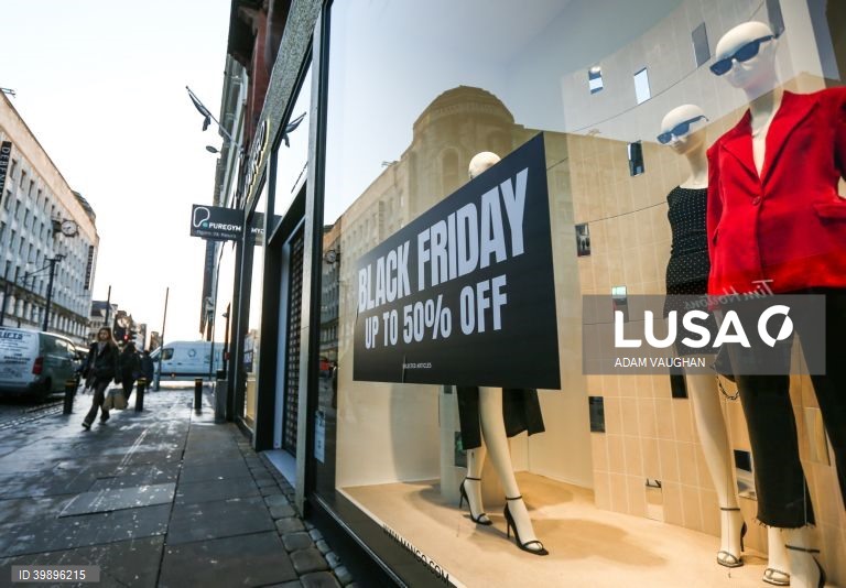 "Black Friday" na última sexta-feira de novembro, inaugura o período de compras de Natal com grandes descontos 