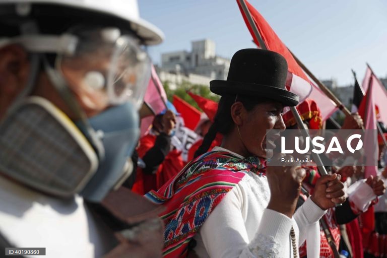 Peru: Uma nova onda de protestos contra o Governo toma as ruas de Lima