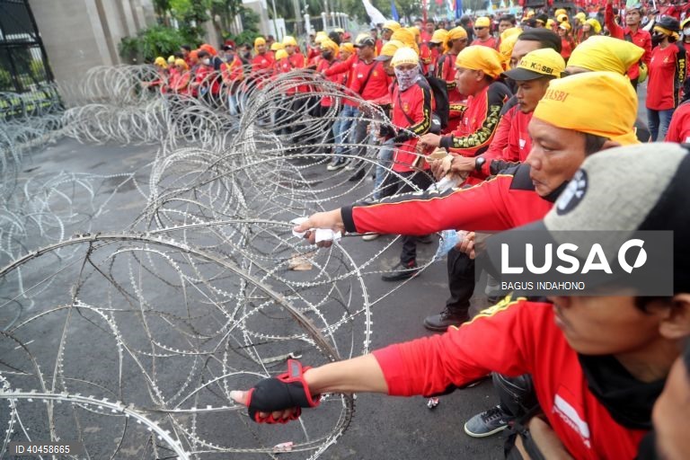 Indonésia: Manifestação em Jacarta contra as novas leis laborais 