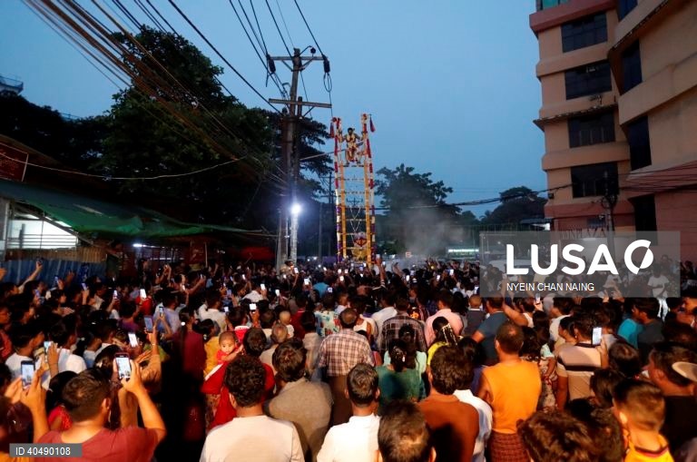Festival hindu em Yangon em Mianmar (antiga Birmânia).