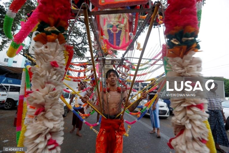 Festival hindu em Yangon em Mianmar (antiga Birmânia).