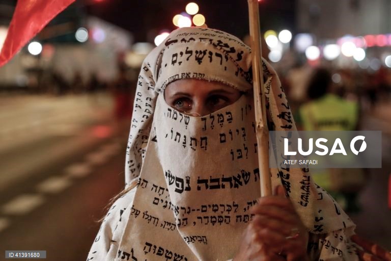 Israel: Mulheres protestam na cidade ortodoxa Bnei Brak contra a reforma judicial do governo