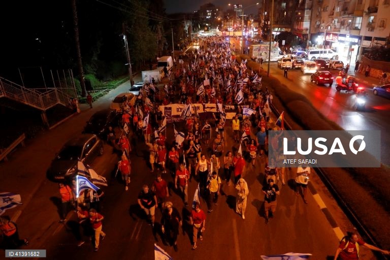 Israel: Mulheres protestam na cidade ortodoxa Bnei Brak contra a reforma judicial do governo