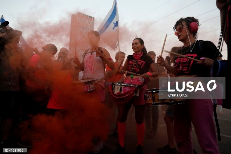 Israel: Mulheres protestam na cidade ortodoxa Bnei Brak contra a reforma judicial do governo