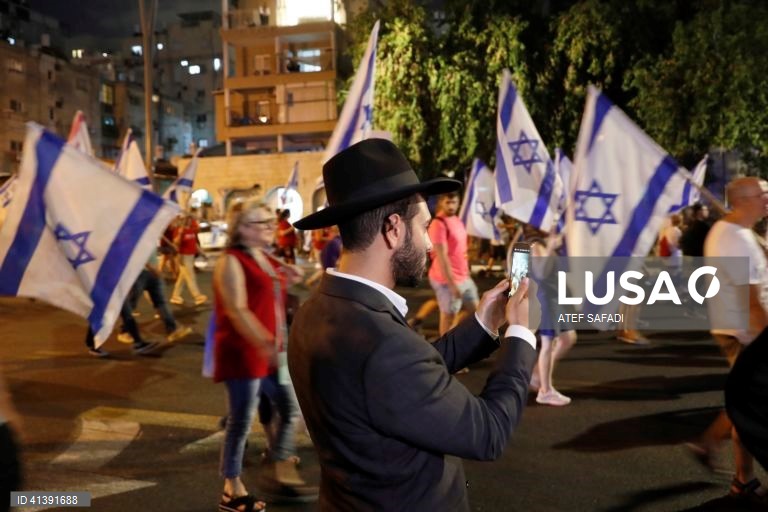 Israel: Mulheres protestam na cidade ortodoxa Bnei Brak contra a reforma judicial do governo
