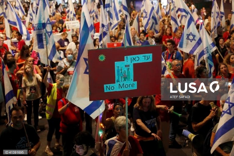 Israel: Mulheres protestam na cidade ortodoxa Bnei Brak contra a reforma judicial do governo