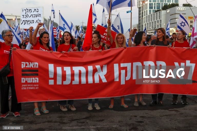 Israel: Mulheres protestam na cidade ortodoxa Bnei Brak contra a reforma judicial do governo