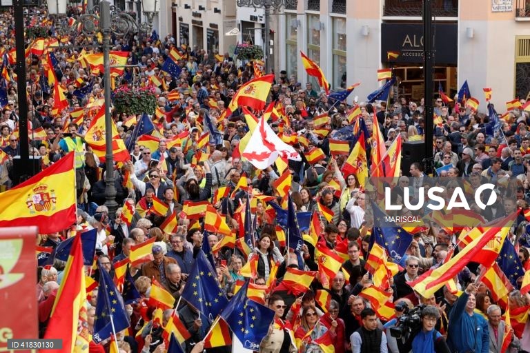 Espanha: Manifestações contra projeto de amnistia do partido socialista espanhol (PSOE) para separatistas catalães