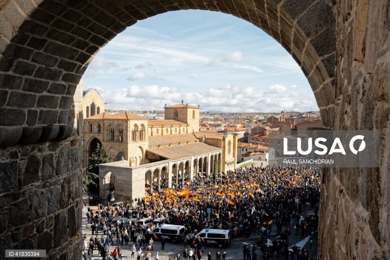 Espanha: Manifestações contra projeto de amnistia do partido socialista espanhol (PSOE) para separatistas catalães