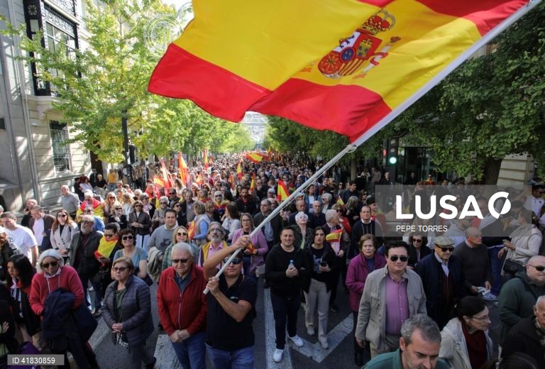 Espanha: Manifestações contra projeto de amnistia do partido socialista espanhol (PSOE) para separatistas catalães
