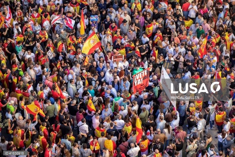 Espanha: Manifestações contra projeto de amnistia do partido socialista espanhol (PSOE) para separatistas catalães