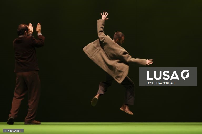 Ensaio de imprensa da peça "Tempestade ainda", com texto de Peter Handke e encenação de João Lourenço, com interpretação de Carolina Picoito Pinto, Crista Alfaiate, João Pedro Vaz, Luís Barros, Manuel Sá Pessoa, Mia Henriques, Sérgio Praia e Susana Arrais, no Teatro Aberto, em Lisboa, 12 de dezembro de 2023. A peça estreia dia 15 de dezembro. JOSÉ SENA GOULÃO/LUSA