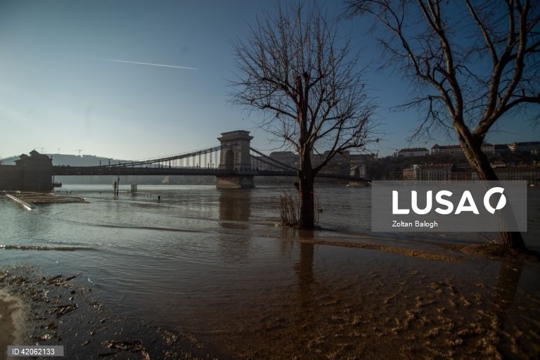 Hungria: Rio Danúbio provoca cheias em Budapeste