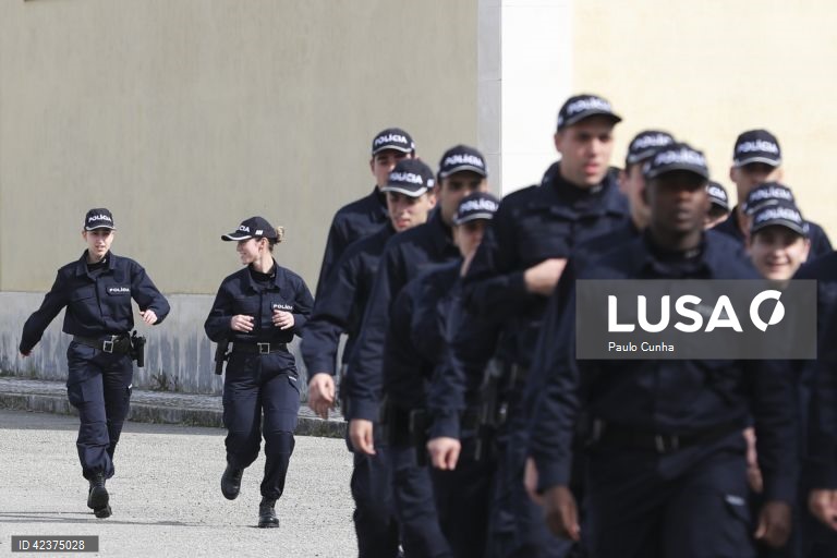 Alunos da Escola Prática de Policia treinam para ser futuros agentes da PSP, 20 fevereiro 2024 em Torres Novas. (ACOMPANHA TEXTO DA LUSA DO DIA 25 FEVEREIRO 2024). PAULO CUNHA/LUSA