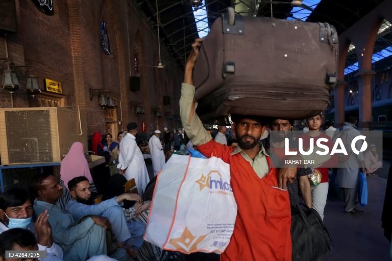 Paquistão: preparativos para a celebração do Eid al-Fitr 