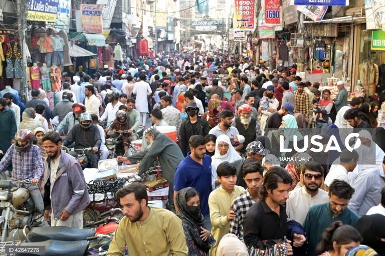 Paquistão: preparativos para a celebração do Eid al-Fitr 