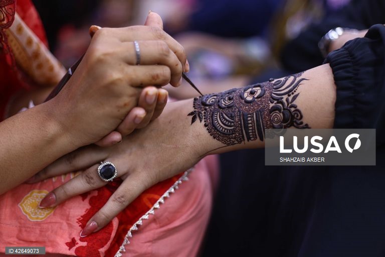 Paquistão: preparativos para a celebração do Eid al-Fitr 