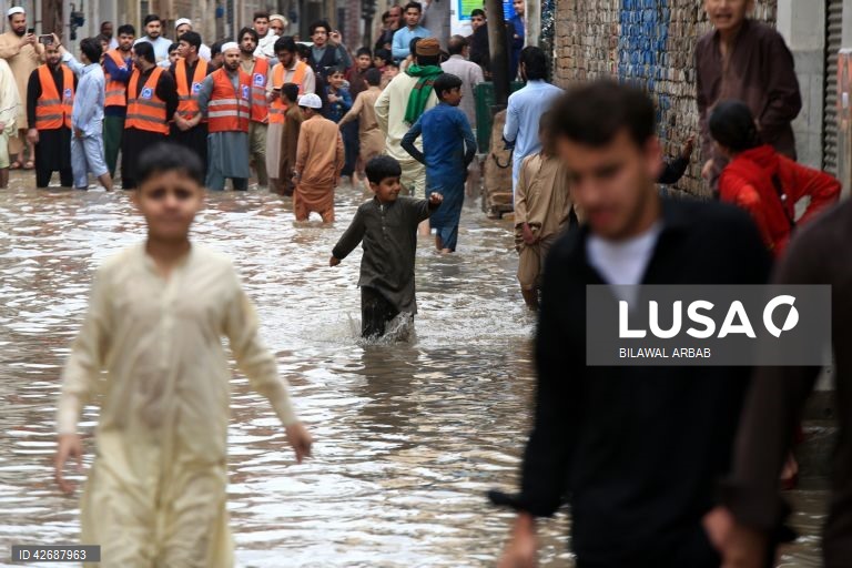 Paquistão: Chuvas torrenciais em Peshawar