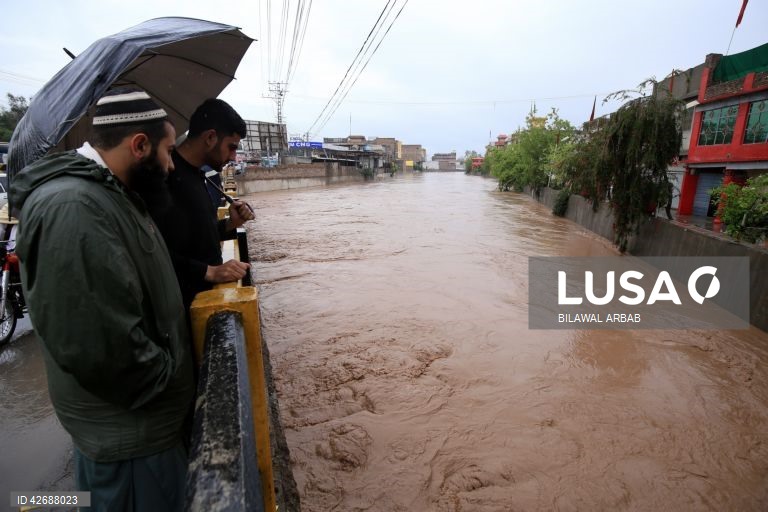 Paquistão: Chuvas torrenciais em Peshawar