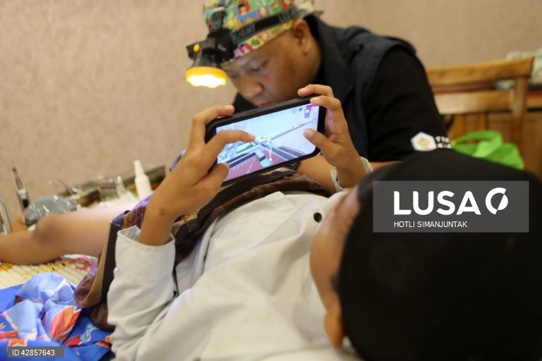 Indonésia: Circuncisão em massa marcando a chegada da puberdade em Aceh