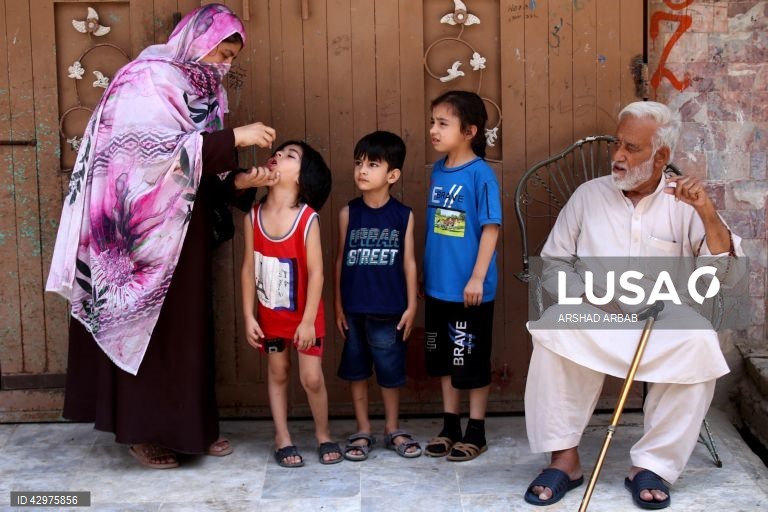 Campanha de vacinação contra a poliomielite no Paquistão