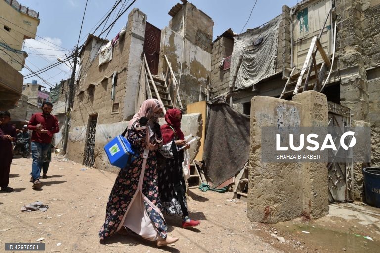 Campanha de vacinação contra a poliomielite no Paquistão