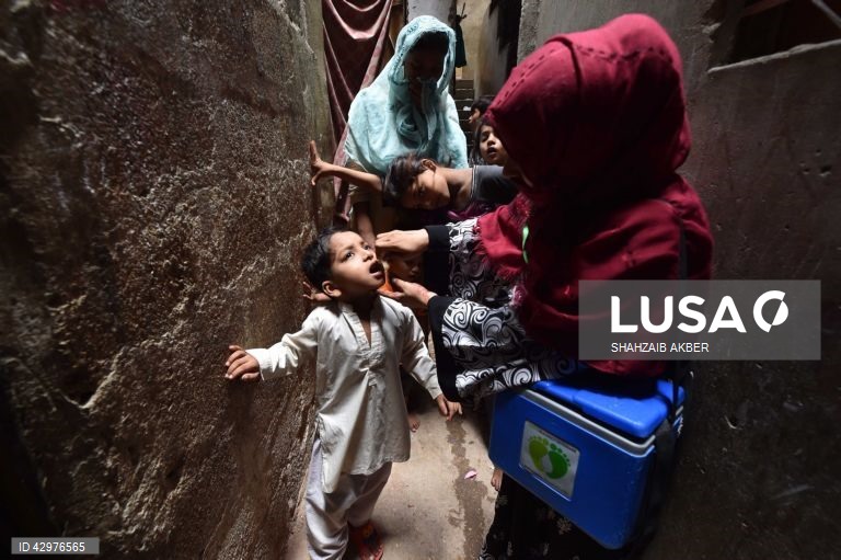 Campanha de vacinação contra a poliomielite no Paquistão