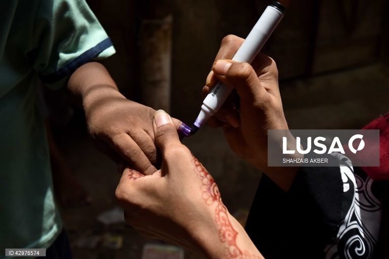 Campanha de vacinação contra a poliomielite no Paquistão