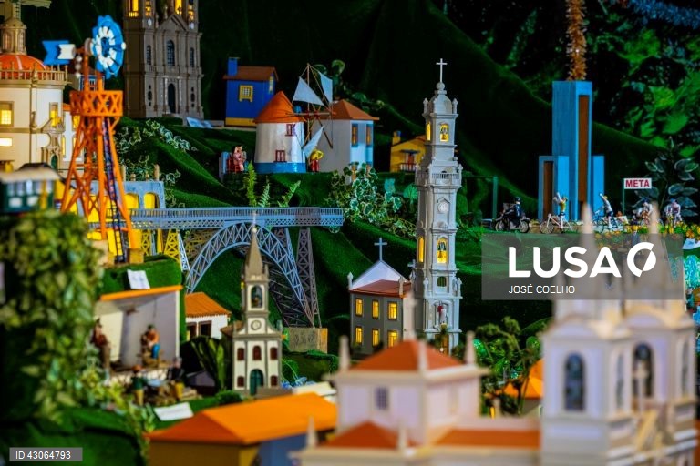 Cascata movimentada do Quim do Pedro, Maia, 18 de junho de 2024. Esta é uma obra de Augusto do Pedro que continuou a tradição de armar todos anos a cascata de São João, iniciada pelo seu avô Rodrigo e desenvolvida, depois,  pelo seu pai Joaquim. (ACOMPANHA TEXTO DE 19 DE JUNHO DE 2024). JOSÉ COELHO/LUSA