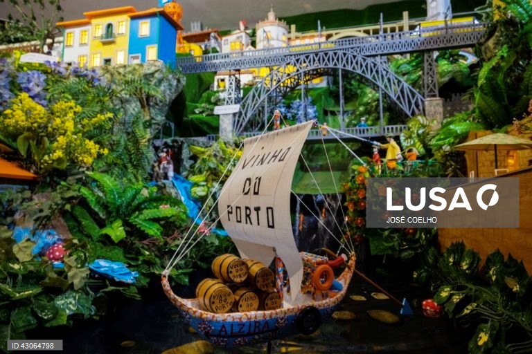Cascata movimentada do Quim do Pedro, Maia, 18 de junho de 2024. Esta é uma obra de Augusto do Pedro que continuou a tradição de armar todos anos a cascata de São João, iniciada pelo seu avô Rodrigo e desenvolvida, depois,  pelo seu pai Joaquim. (ACOMPANHA TEXTO DE 19 DE JUNHO DE 2024). JOSÉ COELHO/LUSA