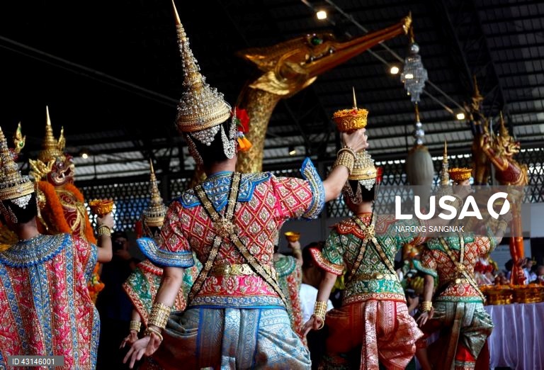 Tailândia: Bençãos das barcas a ser utilizadas nos festejos do aniversário do Rei