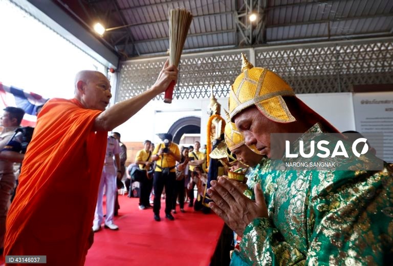 Tailândia: Bençãos das barcas a ser utilizadas nos festejos do aniversário do Rei