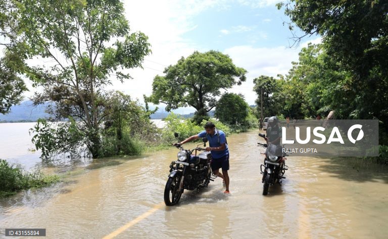 Índia: Cheias no Rio Bramaputra