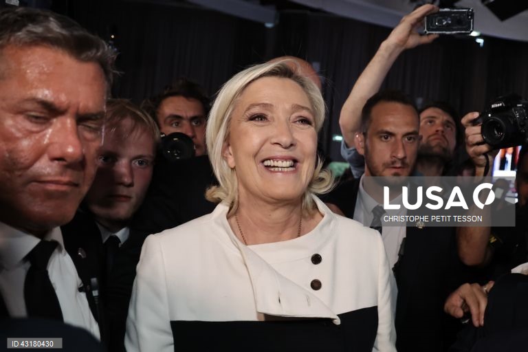 Um ambiente de festa instalou-se entre apoiantes da NFP em Paris, que celebraram as primeiras projeções de vitória da aliança de esquerda na segunda volta das legislativas francesas e não pararam mais de festejar, com música e muita cerveja.