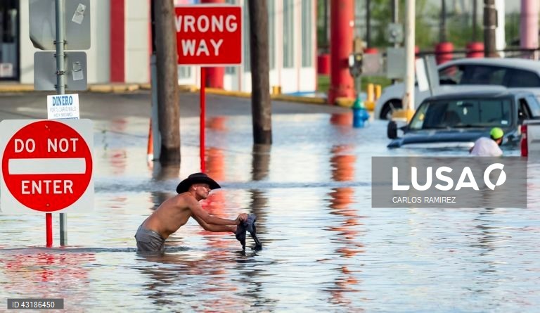 Texas: efeitos da passagem do furacão Beryl em Houston