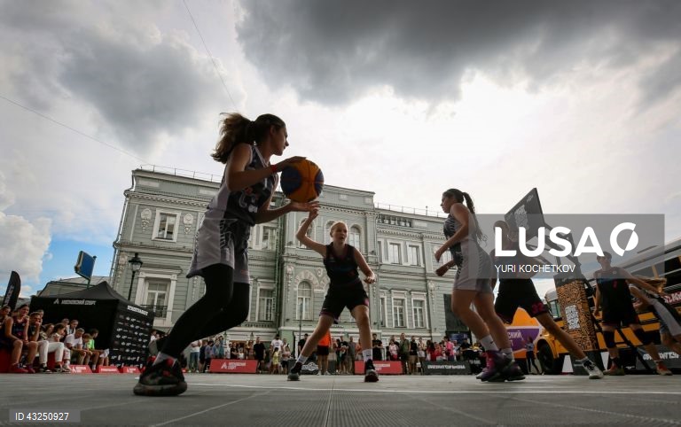 Festival de verão nas ruas de Moscovo.