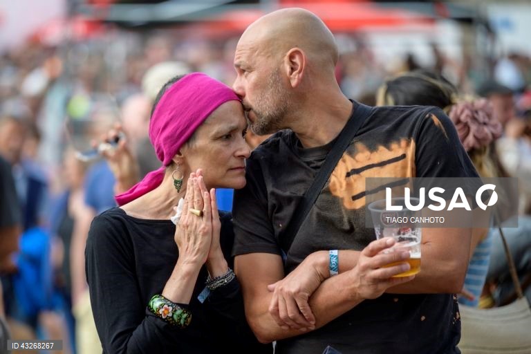Festivaleiros durante o XXIV Festival Músicas do Mundo 2024, em Sines, 24 de julho de 2024. O festival decorre até 27 de julho. TIAGO CANHOTO/LUSA