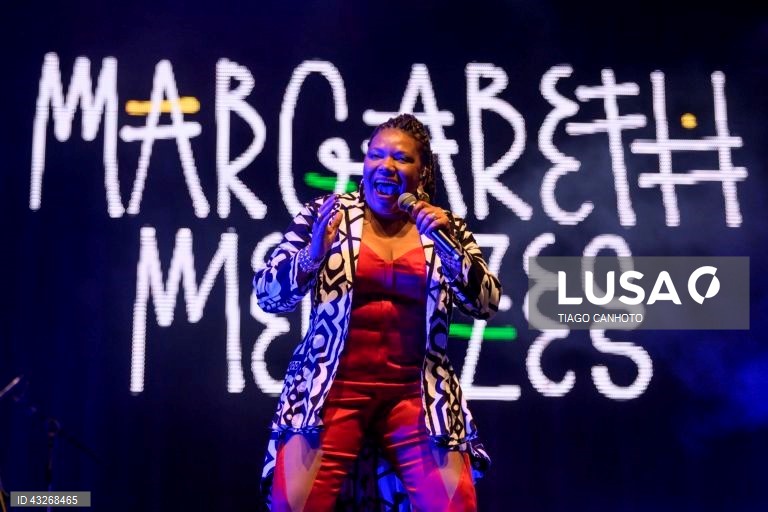 A cantora, compositora, atriz e política brasileira, Margareth Menezes, durante o concerto no XXIV Festival Músicas do Mundo 2024, em Sines, 24 de julho de 2024. O festival decorre até 27 de julho. TIAGO CANHOTO/LUSA