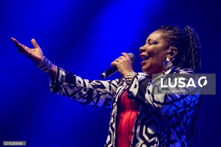 A cantora, compositora, atriz e política brasileira, Margareth Menezes, durante o concerto no XXIV Festival Músicas do Mundo 2024, em Sines, 24 de julho de 2024. O festival decorre até 27 de julho. TIAGO CANHOTO/LUSA