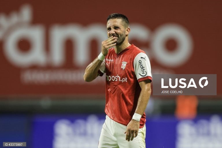O Sporting de Braga empatou hoje 0-0 frente aos suíços do Servette, na primeira mão da terceira pré-eliminatória da Liga Europa de futebol, deixando tudo em aberto para o segundo jogo.
