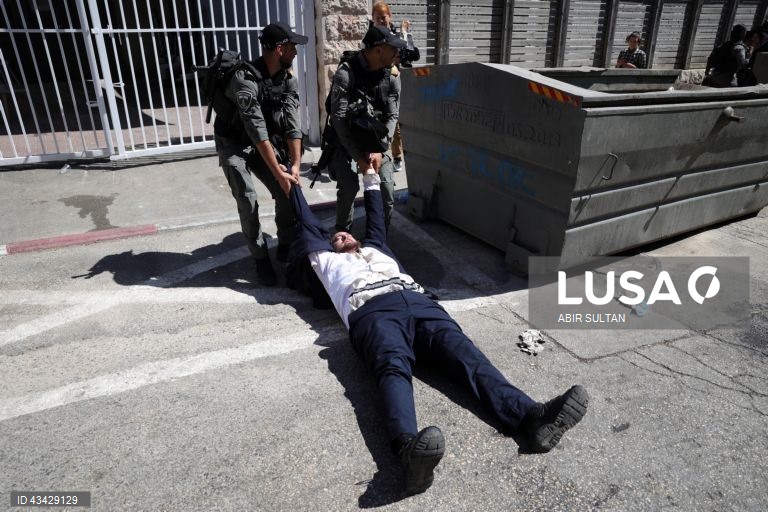 Israel: Judeus ultra-ortodoxos protestam contra o recrutamento obrigatório para o exército israelita