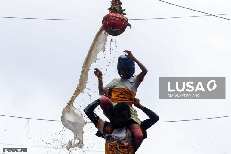 Índia: festival hindu Janmashtami em Bombaim