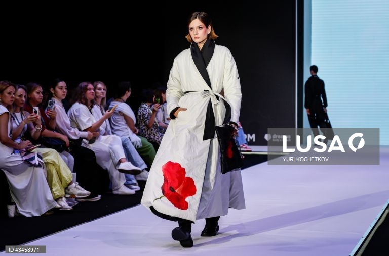 Rússia: Desfile de moda em Moscovo