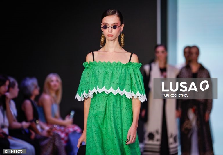 Rússia: Desfile de moda em Moscovo