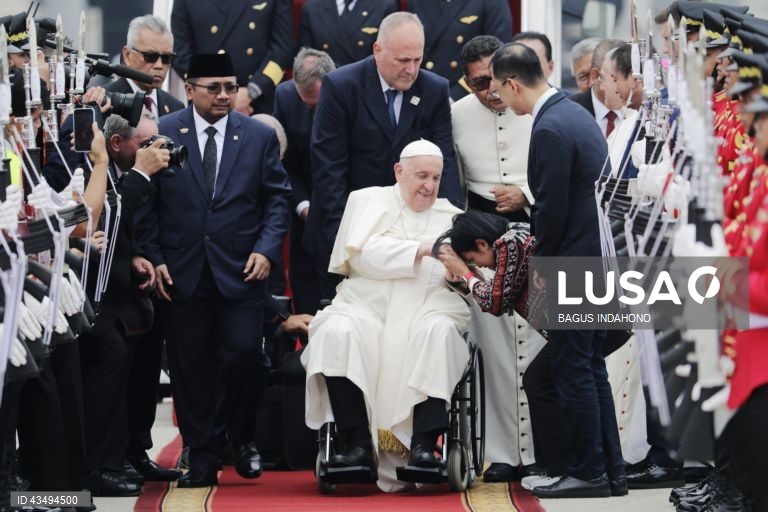 Papa Francisco inicia na Indonésia périplo pelo sudeste asiático 